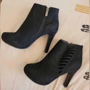 LANE BRYANT BLACK SUEDE CUT-OUT ANKLE BOOT Booties 8W